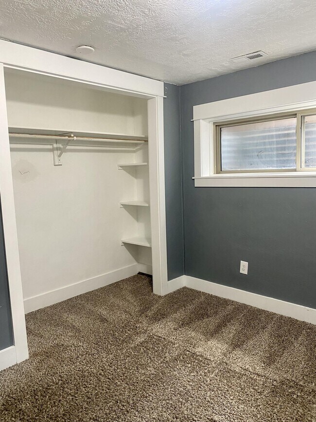 Building Photo - 1541 Marilyn Cir