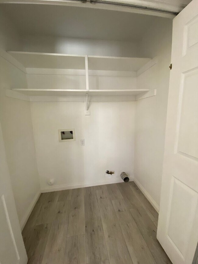 Building Photo - Adorable Home in NW Bakersfield