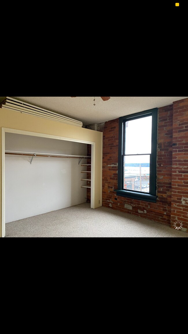 Building Photo - 938 Water St