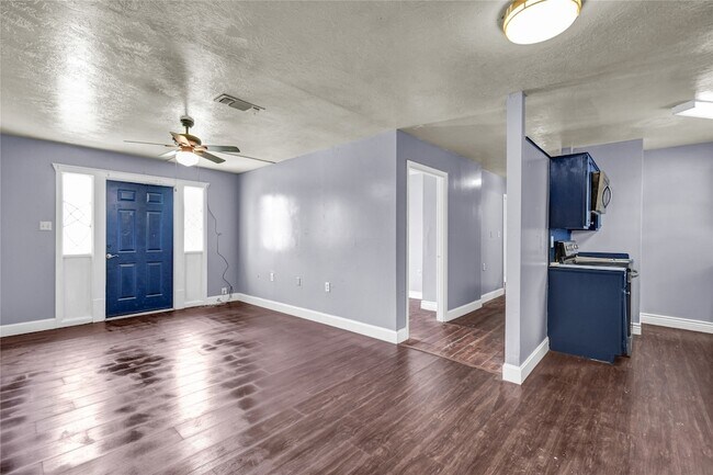 Building Photo - 109 N Rock Island St