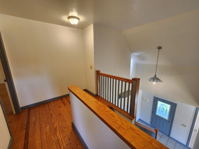 Building Photo - 109 N Hollow Rd