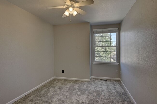 Building Photo - 1625 Flint Ct