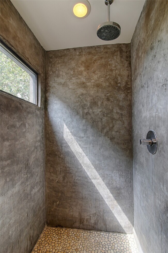 Building Photo - 730 Tulane St