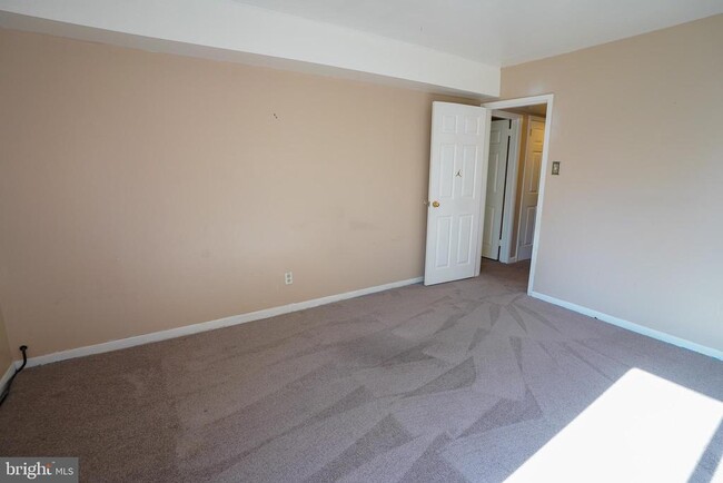 Building Photo - 10115 Prince Pl