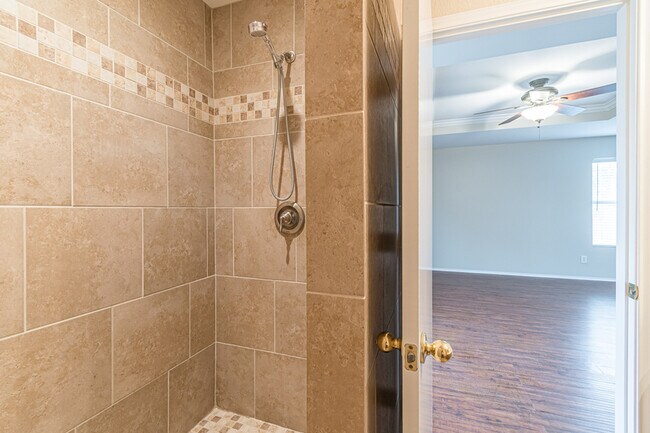 Building Photo - 137 Weeping Way