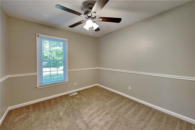 Building Photo - 323 Sumer Ln N