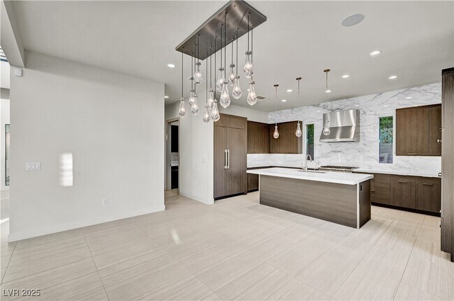 Building Photo - 68 Grey Feather Dr