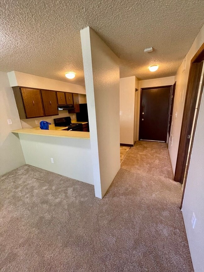 Building Photo - Cozy Studio Condo with Bonus Room/Study!