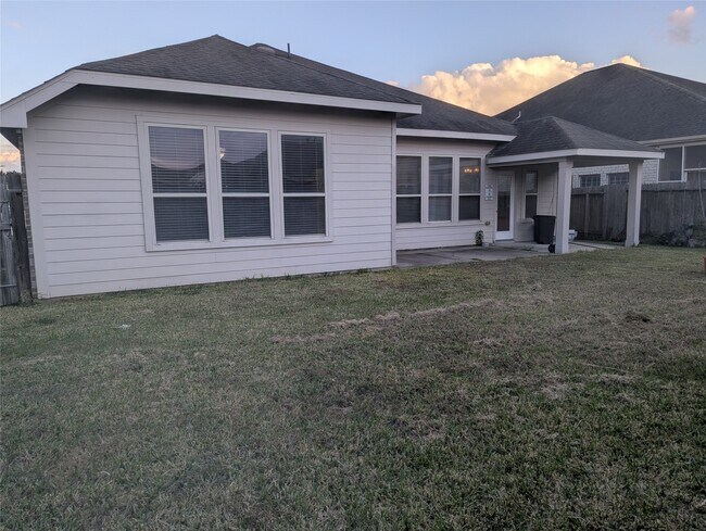 Building Photo - 3651 Raintree Village Dr