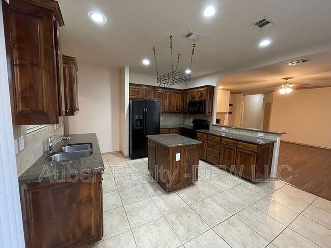 Building Photo - 532 Baverton Ln