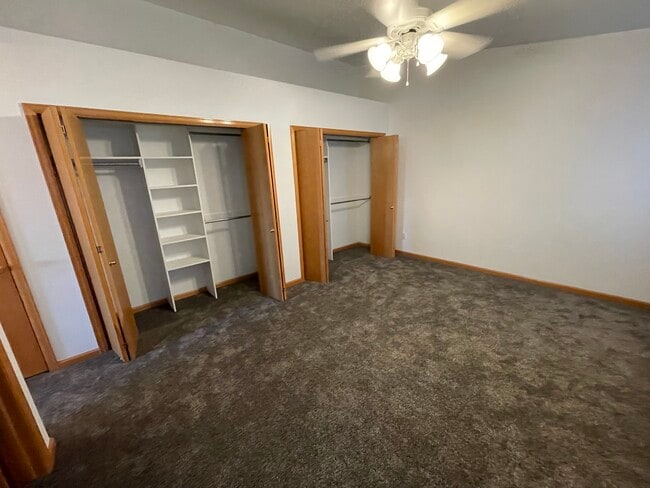 lots of storage masterbedroom - 5305 W 11th Street Rd