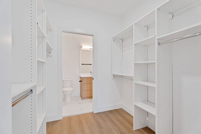 Building Photo - East Lakeview / Wrigleyville - Brand New C...