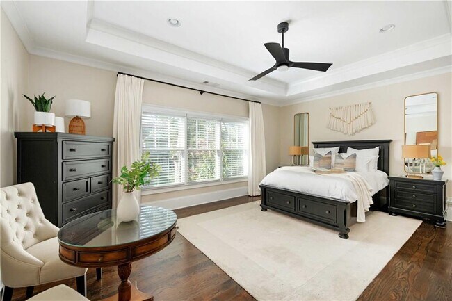 Building Photo - 582 St Charles Ave NE