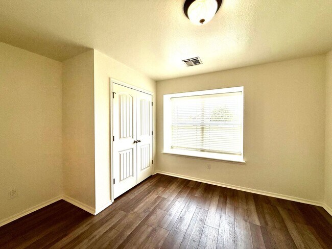 Building Photo - Owasso Schools/ 3bd 2Ba Huge Yard /Cul-de-Sac