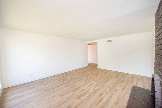 Building Photo - COSTA MESA: 3 Bedroom Single Story Home with a Pool