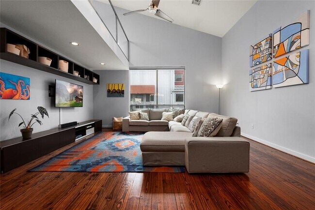 Building Photo - 3044 Commerce St