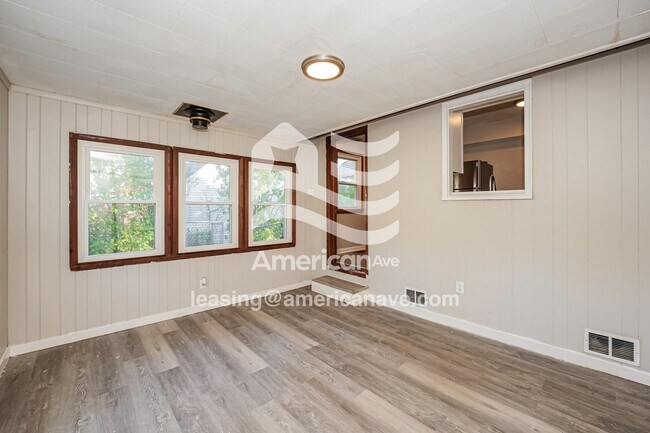 Building Photo - 158 Hawk Ave