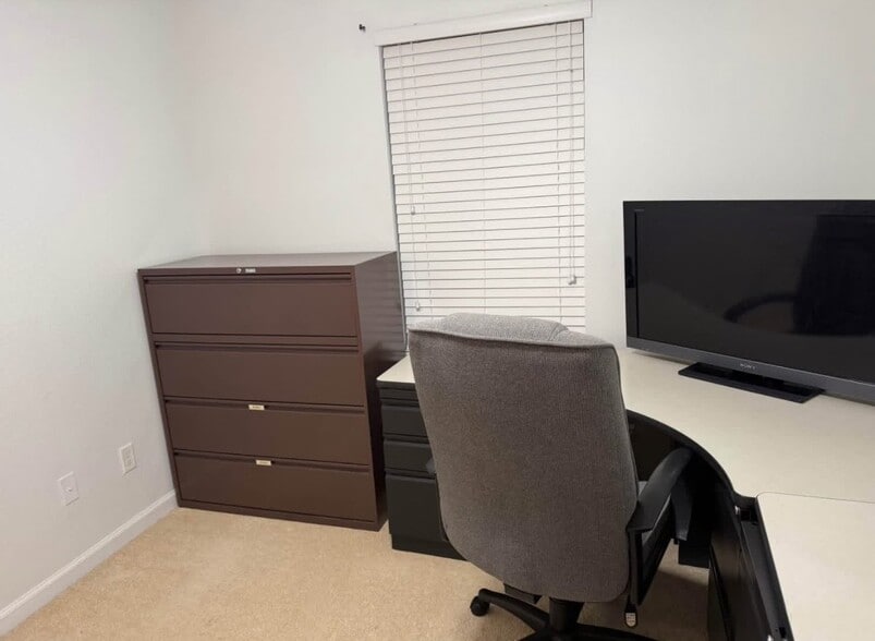 Building Photo - 4220 Plantation Oaks Blvd