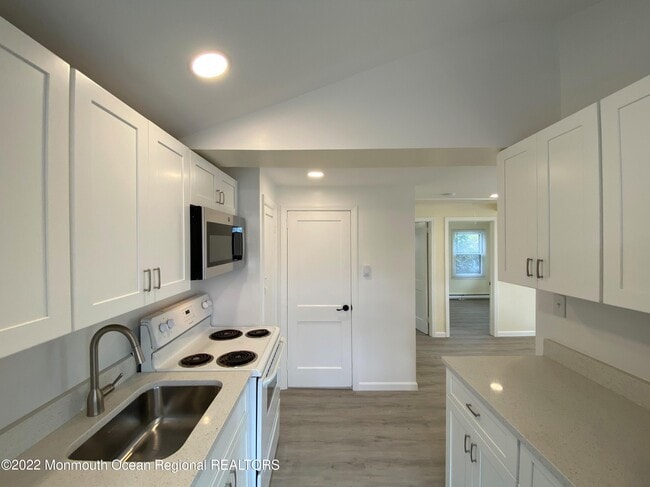 Building Photo - 104 11th Ave