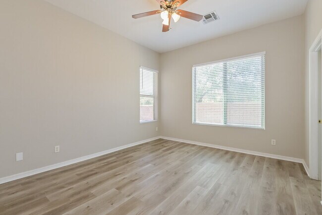 Building Photo - 122 E Camino Rancho Cielo