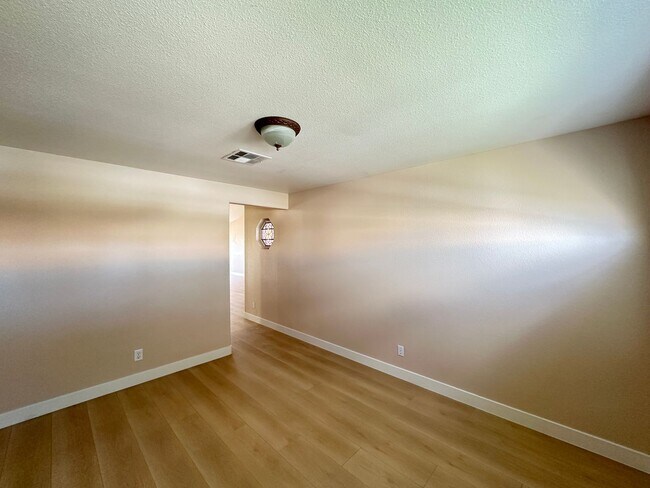Building Photo - Vista Del Sol-Phase 8