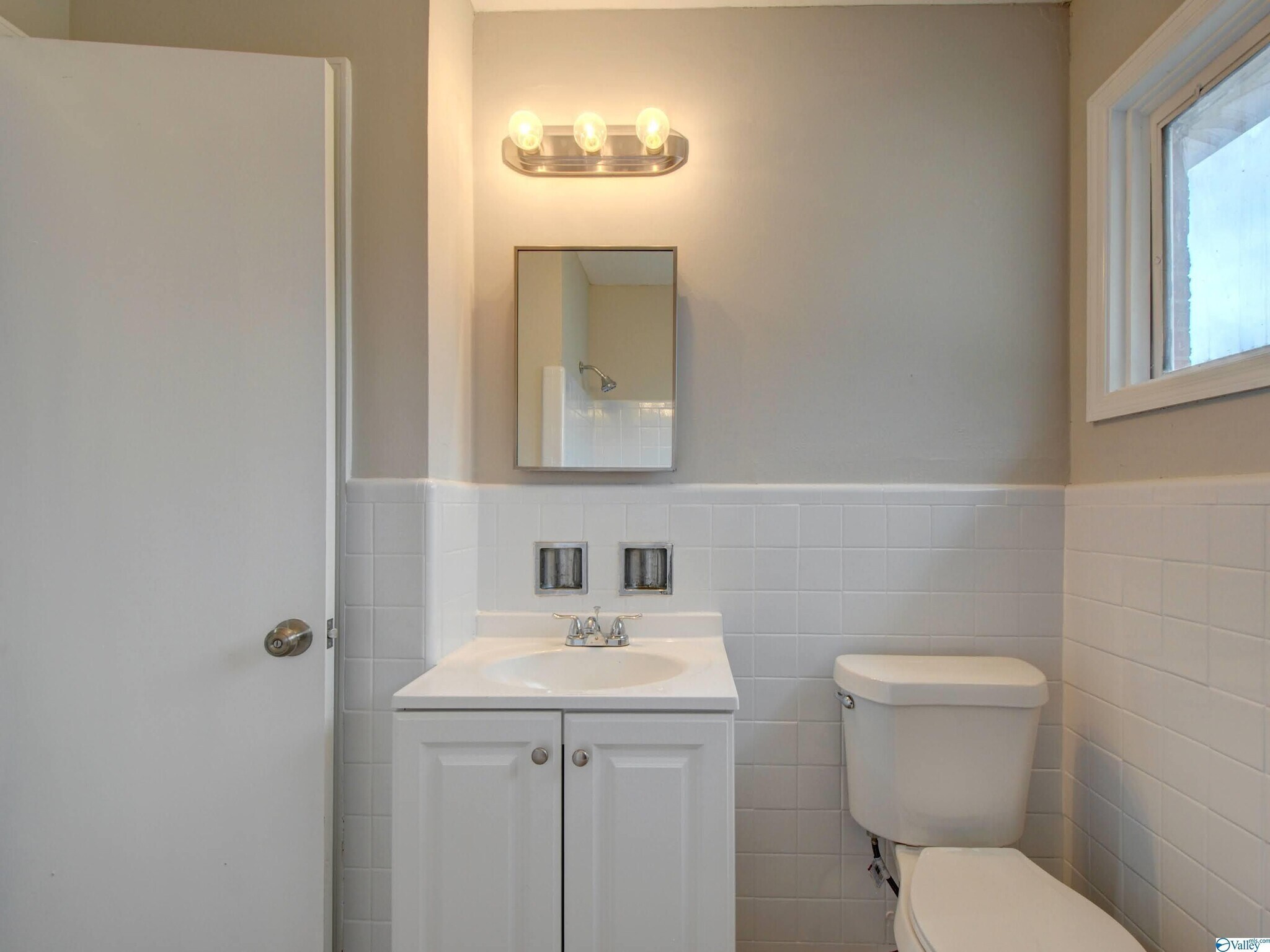 Building Photo - 609 Marguerite Dr NW