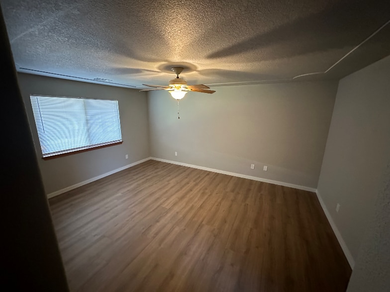 Building Photo - 1917 Trumpet Dr