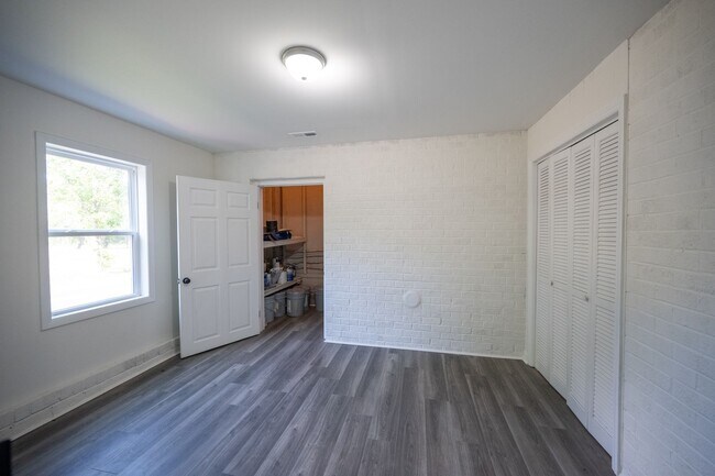 Building Photo - 6561 Huntsboro Rd