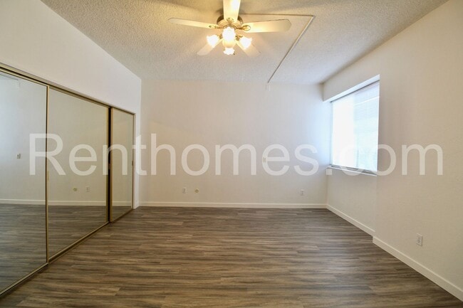 Building Photo - La Jolla, 5383 Chelsea St #104, Beautiful Ocean Views, Controlled Access Building and Parking!