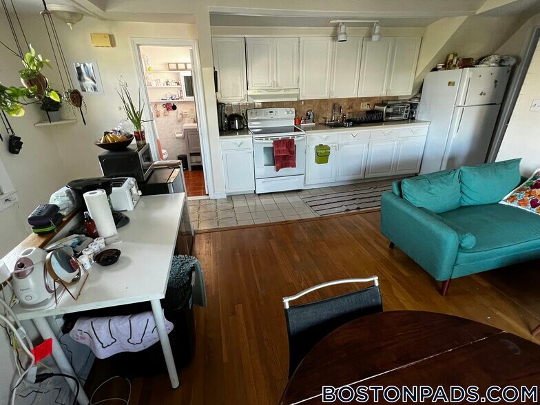 Building Photo - 9 Cedar St