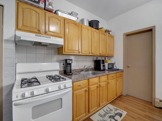 Building Photo - 1209 14th St