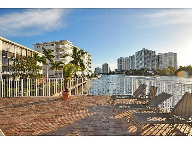 Building Photo - 3161 S Ocean Dr
