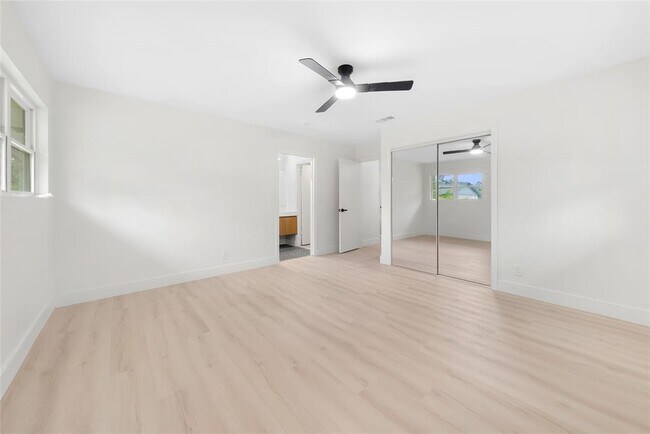 Building Photo - 1403 Creekview Dr