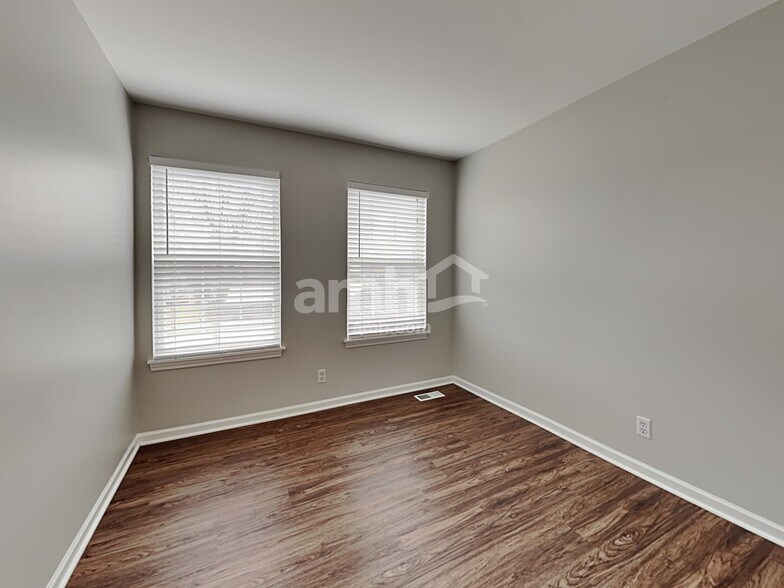 Building Photo - 21748 W Knollwood Dr