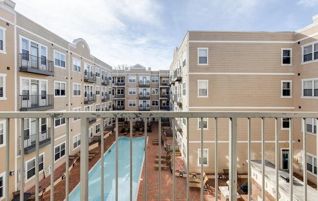 Building Photo - Stylish Condo in the Heart of Nashville – ...