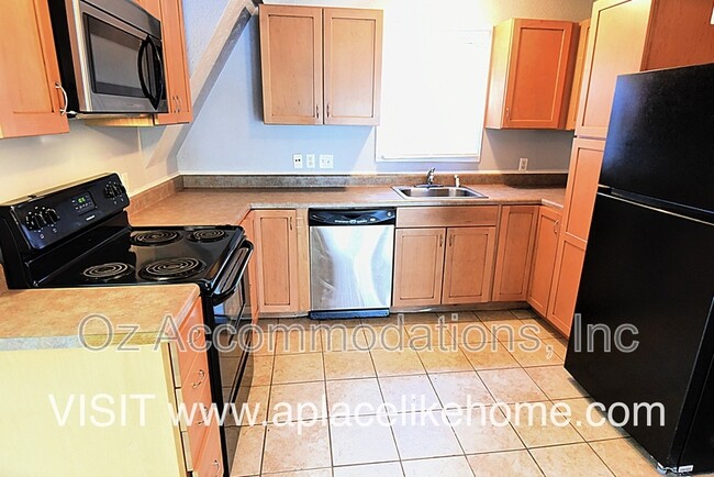 Building Photo - 5402 NW Venetian Dr