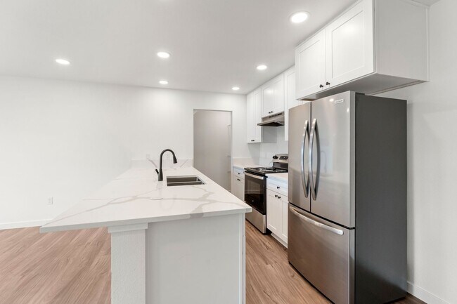 Building Photo - Brand new 3 bedroom 3 full bath townhouse in Thurston! $1,000 OFF YOUR FIRST MONTH'S RENT!