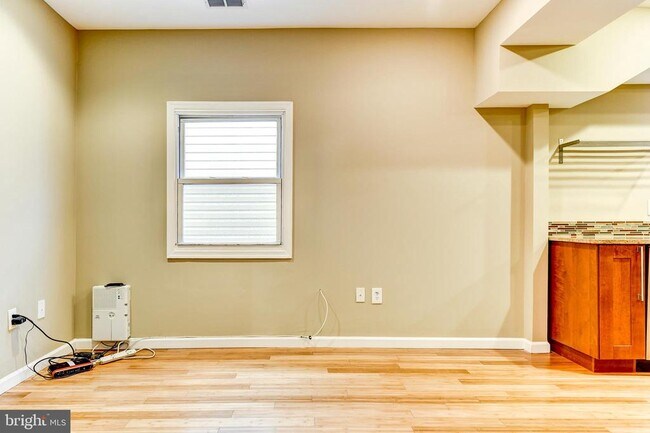 Building Photo - 737 Morton St NW