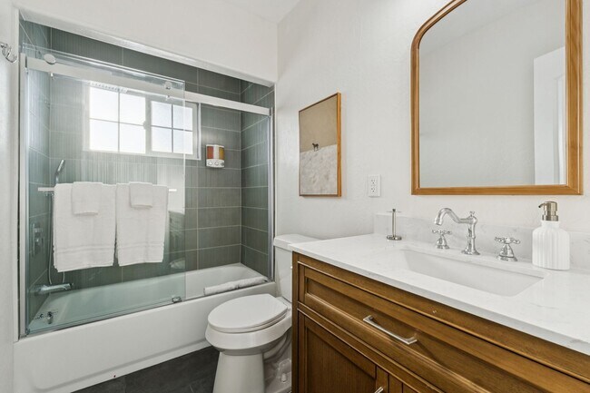 Building Photo - 2929 N 55th Pl