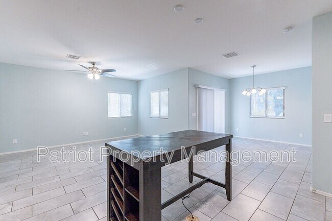 Building Photo - 8816 S 41st Dr
