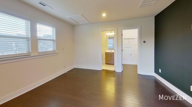 Building Photo - 15041 New Amsterdam Ln