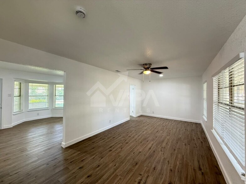 Building Photo - 4126 Valleyfield Dr