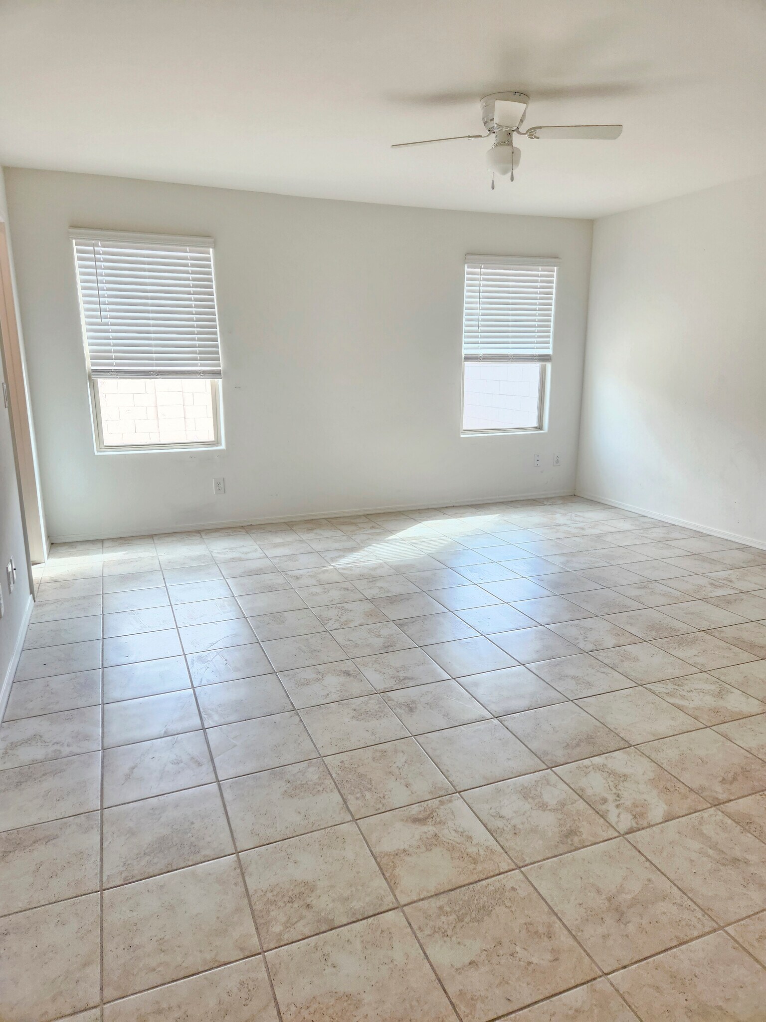 Main Bedroom - 1347 W Pinkley Ave
