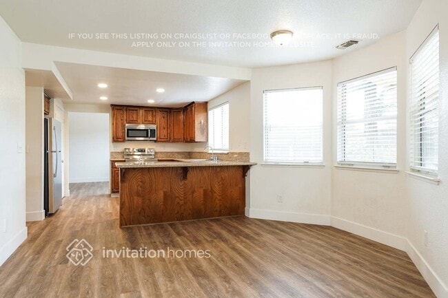 Building Photo - 238 Wren Dr