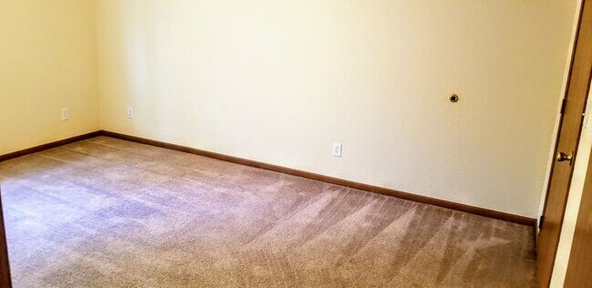 Building Photo - 16880 Huntington Lane A &amp; B