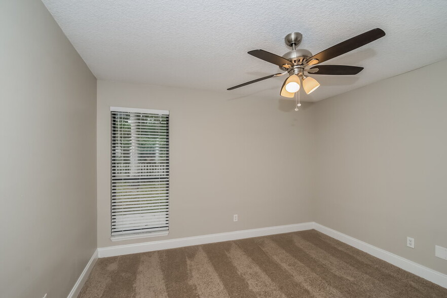 Building Photo - 1676 Tall Timber Dr