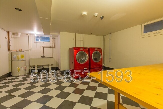 Building Photo - 2762 NW Quimby St