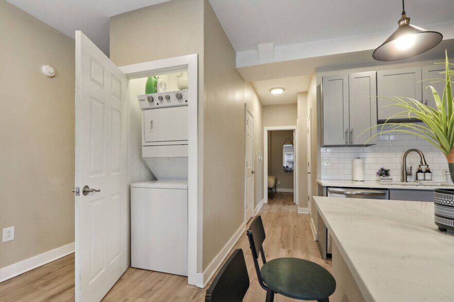 Building Photo - 4934 Kingston Ave