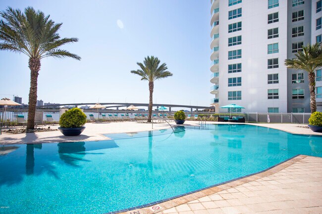 Building Photo - 241 Riverside Dr