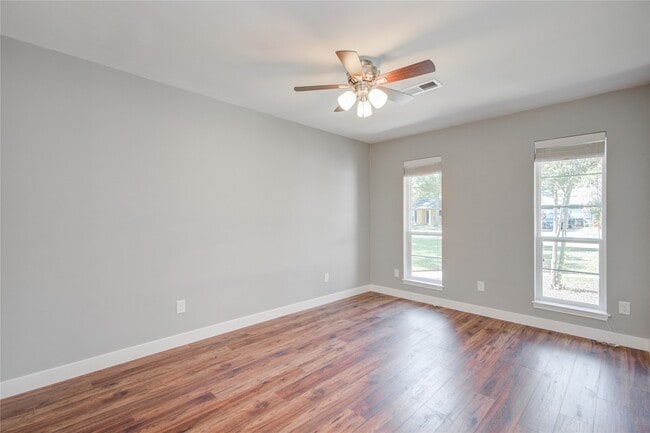 Building Photo - 966 Redway Ln